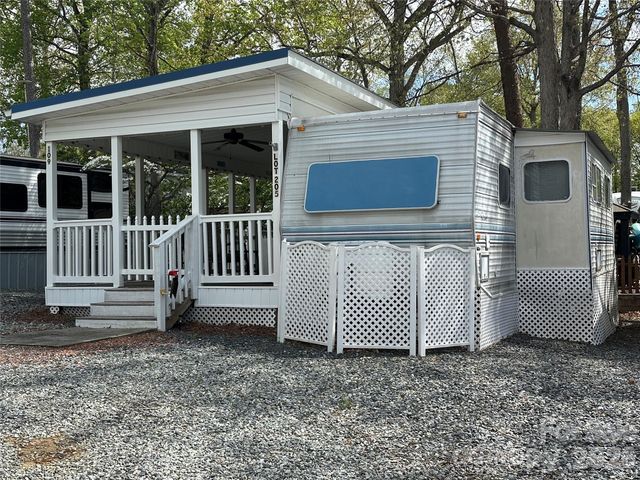 109 Pine Street, New London, NC 28127