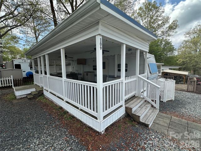 109 Pine Street, New London, NC 28127