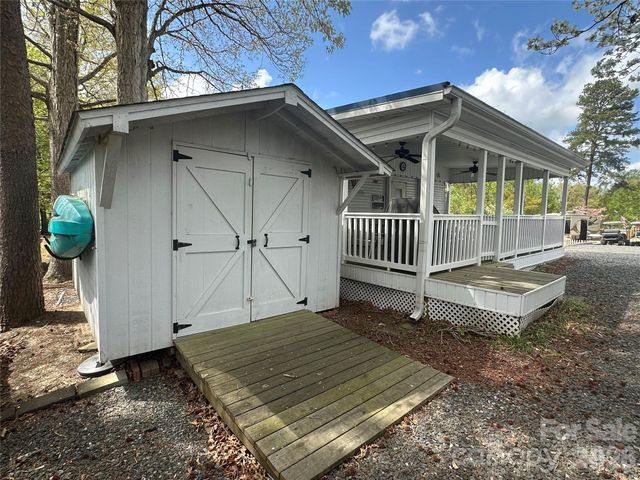 109 Pine Street, New London, NC 28127