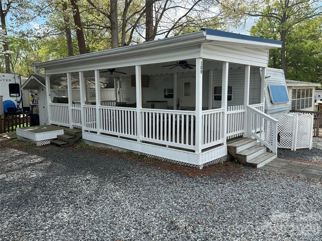 109 Pine Street, New London, NC 28127