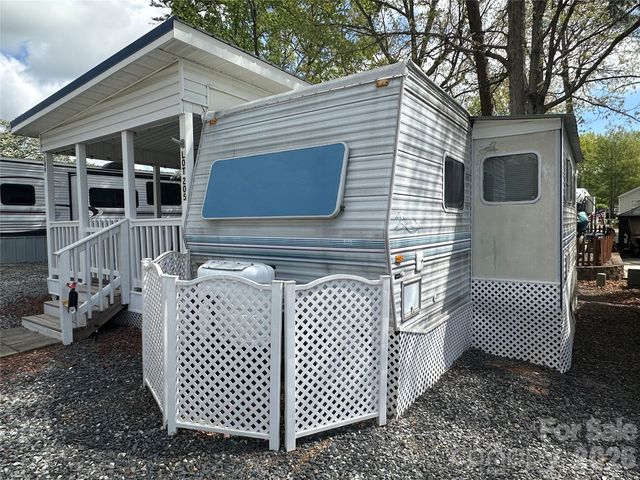 109 Pine Street, New London, NC 28127