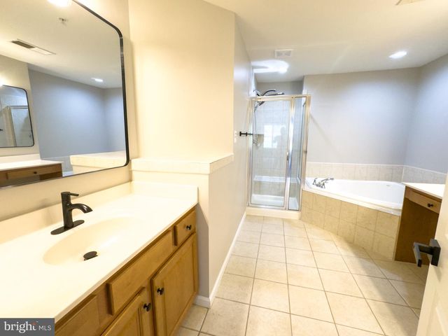 1640 PICCARD DR, Rockville, MD 20850