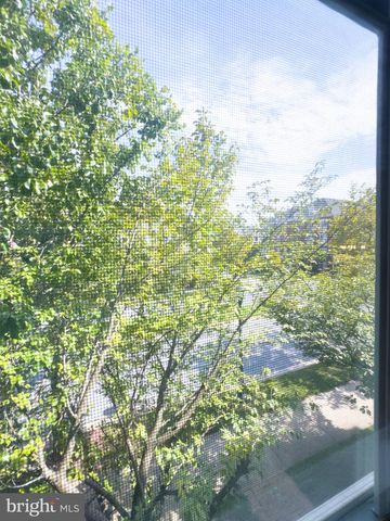 1640 PICCARD DR, Rockville, MD 20850