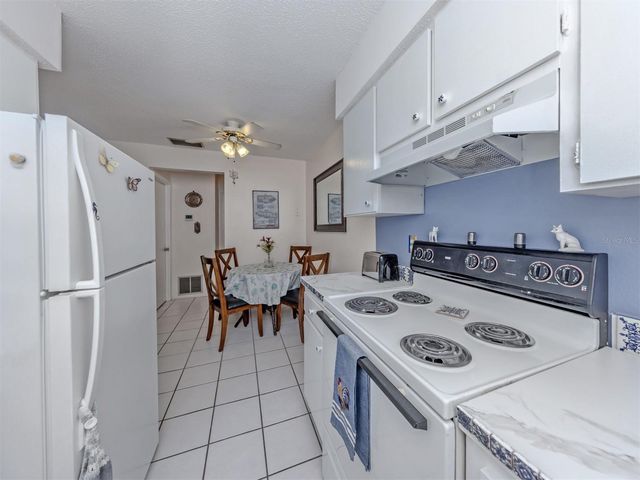 537 MANATEE CT 204, Venice, FL 34285