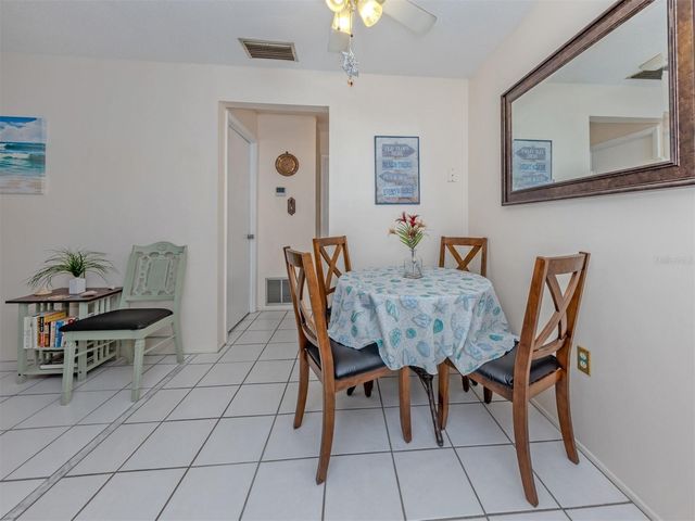 537 MANATEE CT 204, Venice, FL 34285