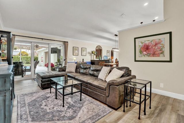 10299 Hunt Club Lane, Palm Beach Gardens, FL 33418