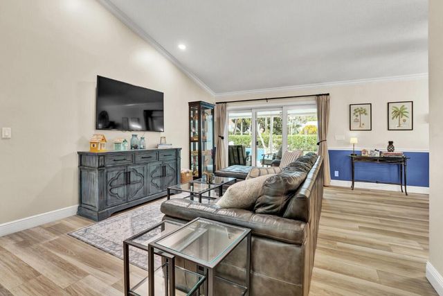 10299 Hunt Club Lane, Palm Beach Gardens, FL 33418