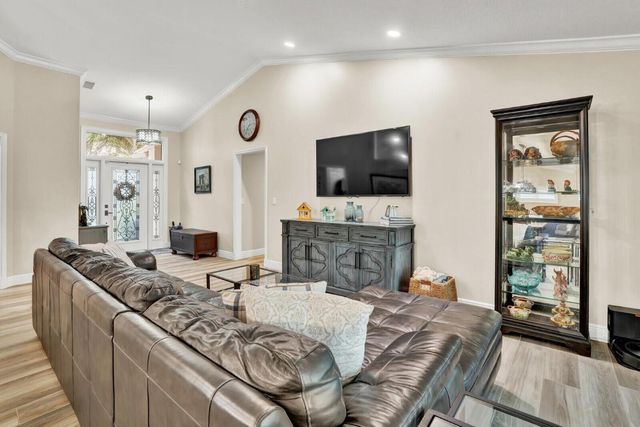 10299 Hunt Club Lane, Palm Beach Gardens, FL 33418