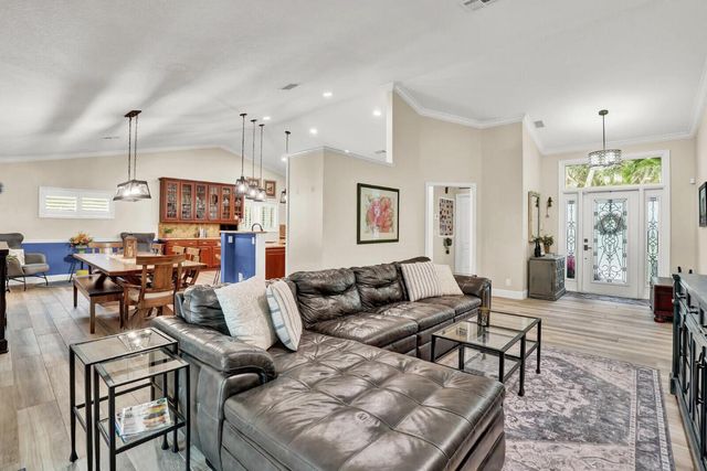 10299 Hunt Club Lane, Palm Beach Gardens, FL 33418