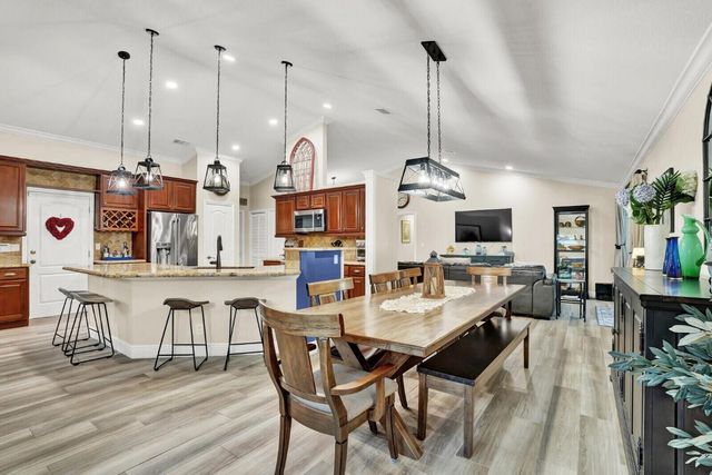 10299 Hunt Club Lane, Palm Beach Gardens, FL 33418