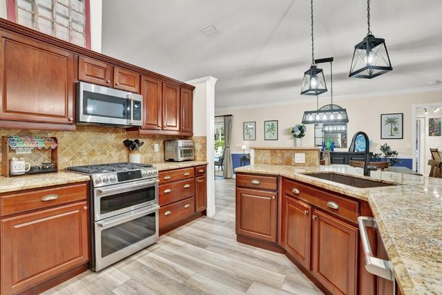 10299 Hunt Club Lane, Palm Beach Gardens, FL 33418