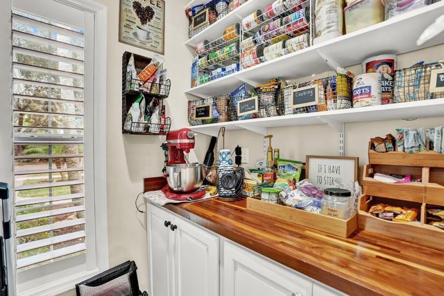 10299 Hunt Club Lane, Palm Beach Gardens, FL 33418