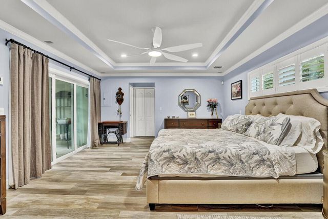 10299 Hunt Club Lane, Palm Beach Gardens, FL 33418