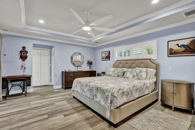 10299 Hunt Club Lane, Palm Beach Gardens, FL 33418