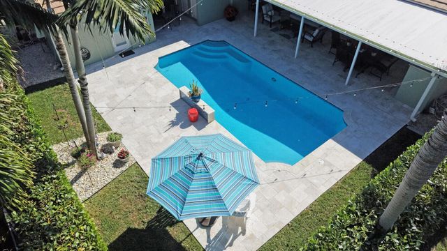 10299 Hunt Club Lane, Palm Beach Gardens, FL 33418