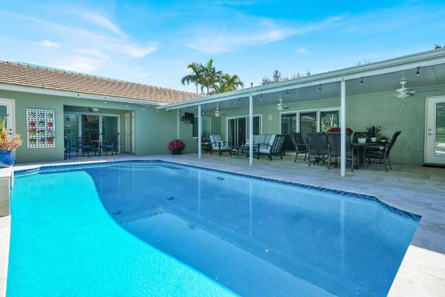 10299 Hunt Club Lane, Palm Beach Gardens, FL 33418