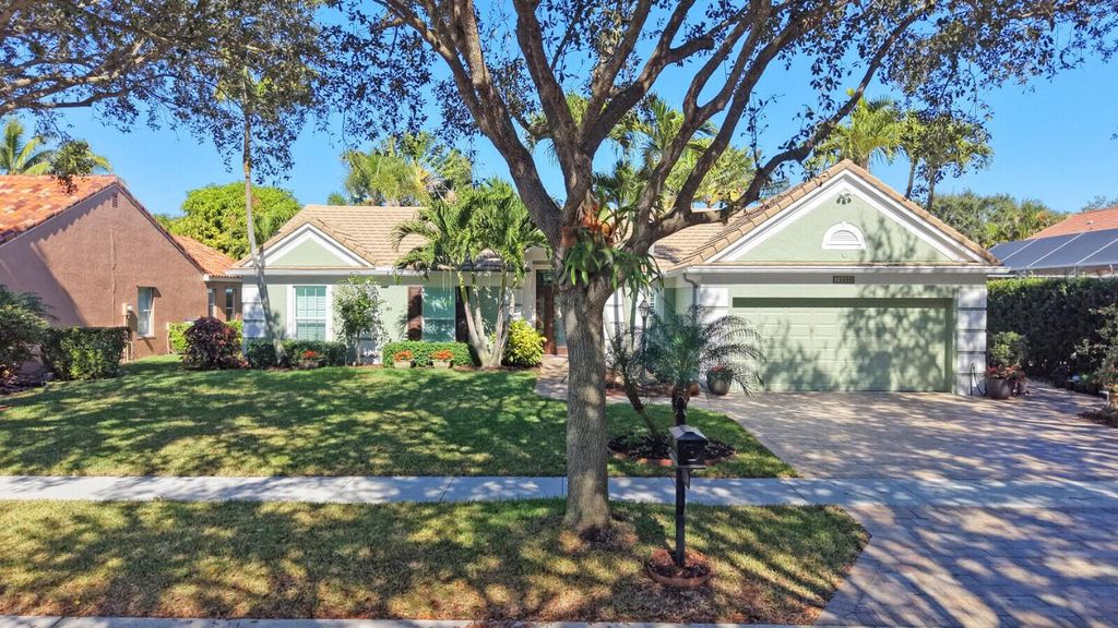 10299 Hunt Club Lane, Palm Beach Gardens, FL 33418