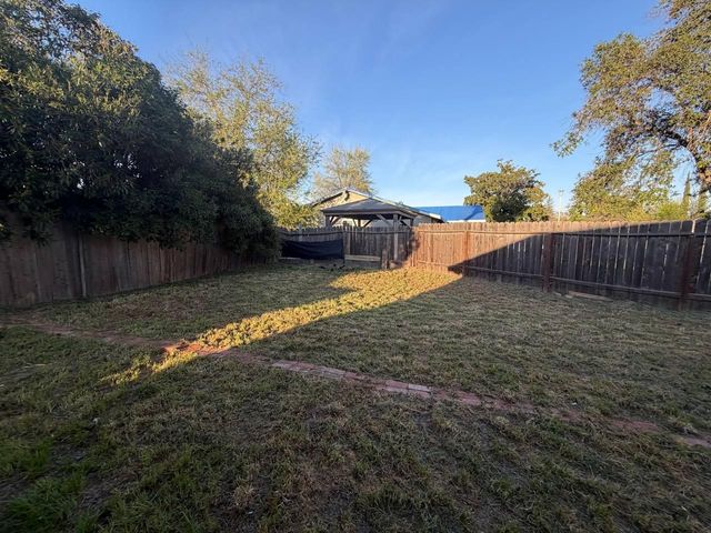 5930 Saddleback Way, Sacramento, CA 95823