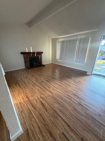 5930 Saddleback Way, Sacramento, CA 95823