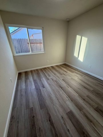 5930 Saddleback Way, Sacramento, CA 95823