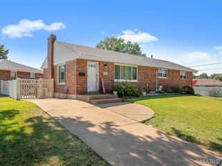 8120 Parkridge Drive, St Louis, MO 63123