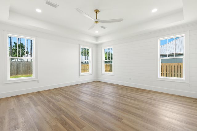 61 E Grizzly Street, Freeport, FL 32439