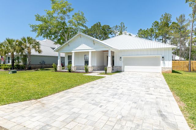 61 E Grizzly Street, Freeport, FL 32439