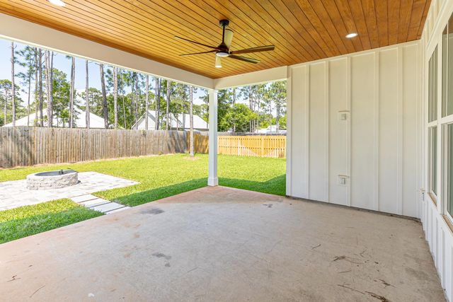 61 E Grizzly Street, Freeport, FL 32439