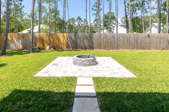 61 E Grizzly Street, Freeport, FL 32439