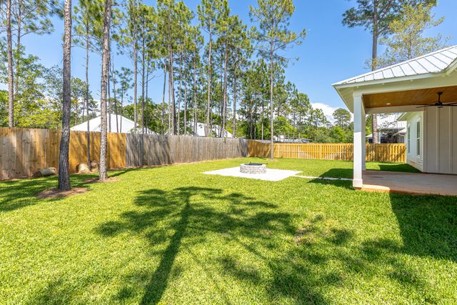 61 E Grizzly Street, Freeport, FL 32439