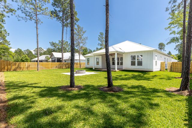 61 E Grizzly Street, Freeport, FL 32439