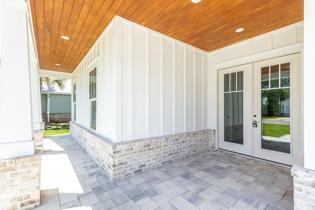 61 E Grizzly Street, Freeport, FL 32439