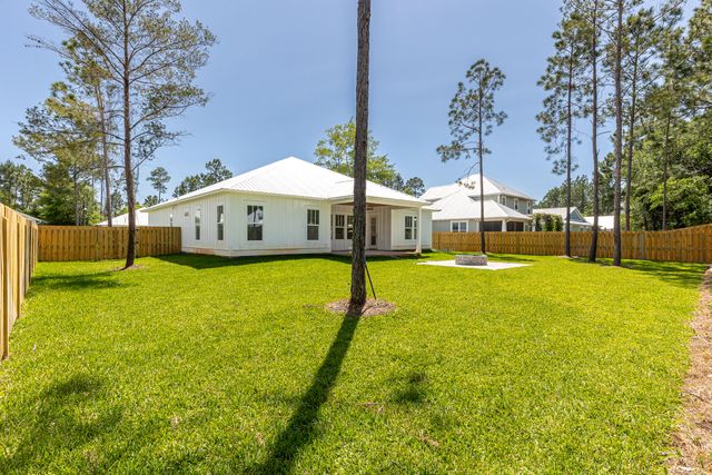 61 E Grizzly Street, Freeport, FL 32439