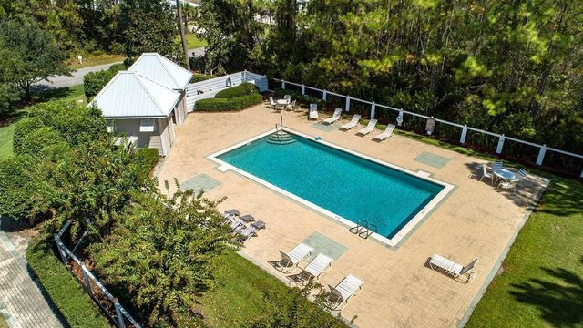61 E Grizzly Street, Freeport, FL 32439