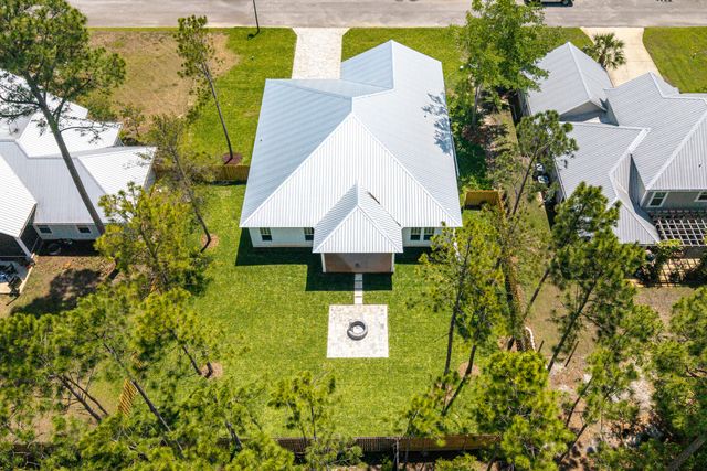61 E Grizzly Street, Freeport, FL 32439