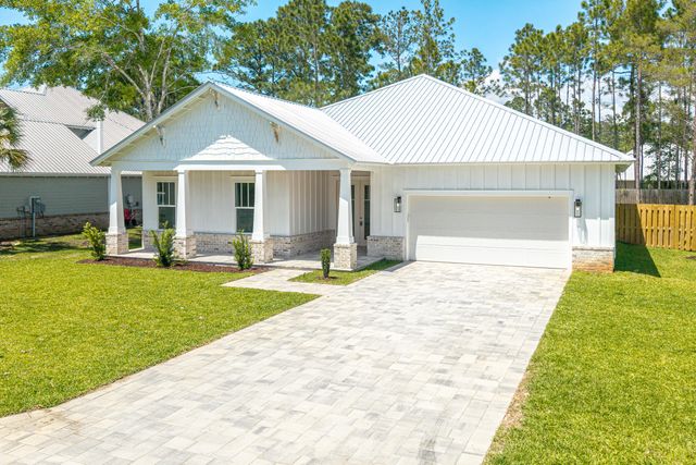 61 E Grizzly Street, Freeport, FL 32439