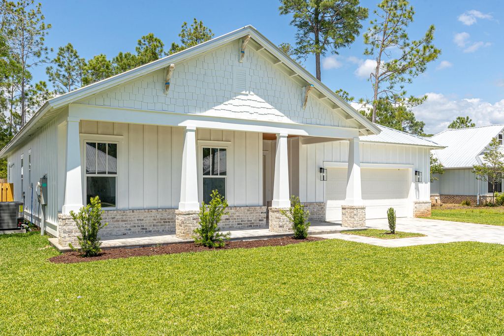 61 E Grizzly Street, Freeport, FL 32439