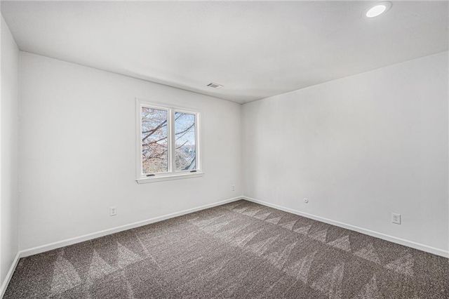 224 NW Locust Street, Lee's Summit, MO 64064