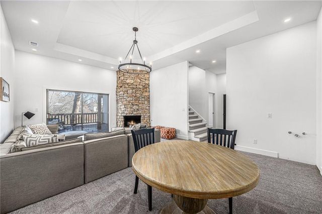 224 NW Locust Street, Lee's Summit, MO 64064