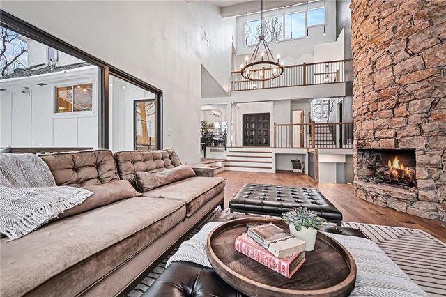 224 NW Locust Street, Lee's Summit, MO 64064