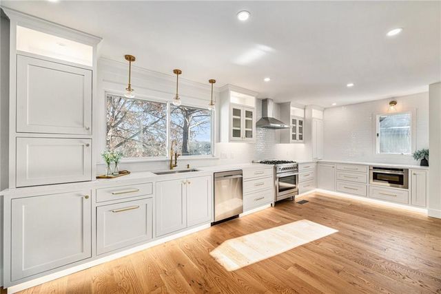 224 NW Locust Street, Lee's Summit, MO 64064