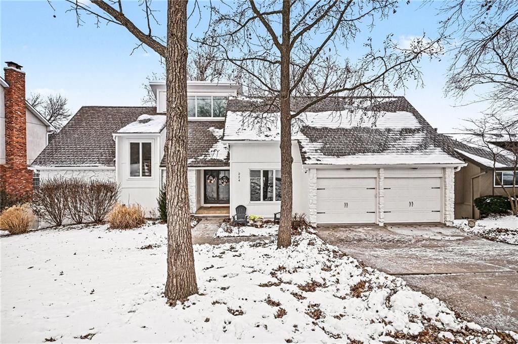 224 NW Locust Street, Lee's Summit, MO 64064