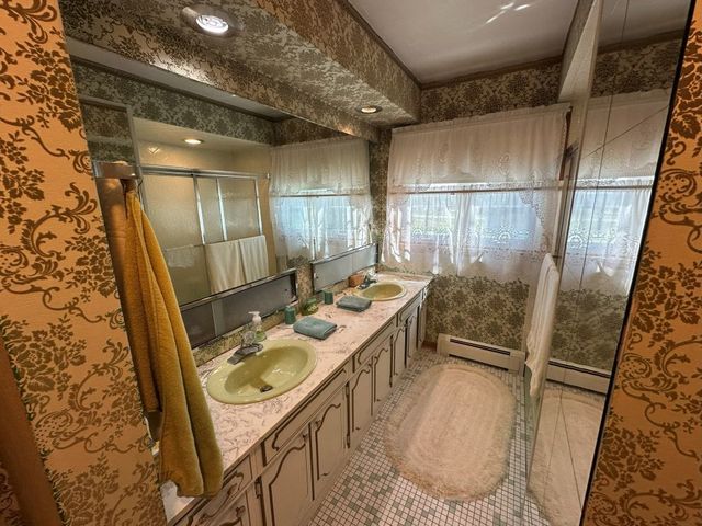 2827 234th Street, De Witt, IA 52472