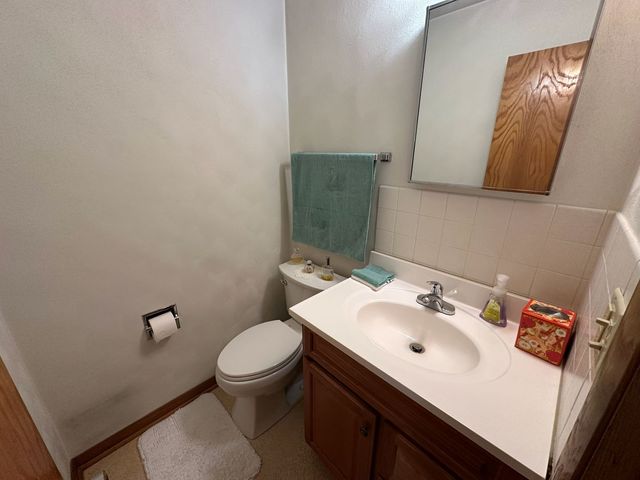 2827 234th Street, De Witt, IA 52472
