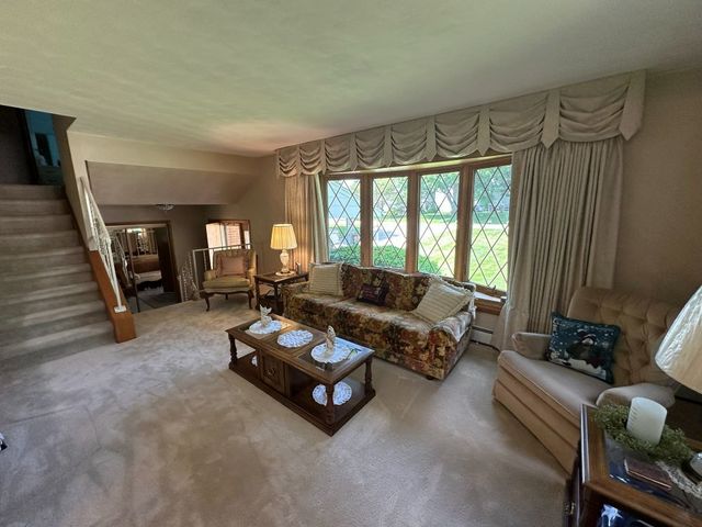 2827 234th Street, De Witt, IA 52472