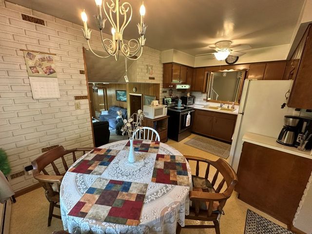 2827 234th Street, De Witt, IA 52472