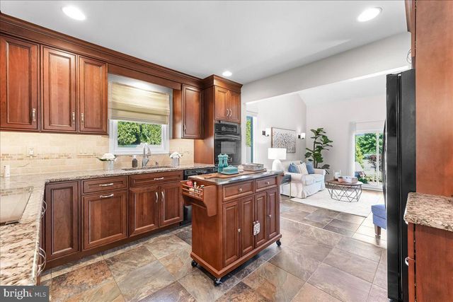 103 GROVE CIR, Chalfont, PA 18914