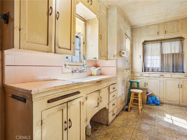 966 E Glenoaks Boulevard, Glendale, CA 91207