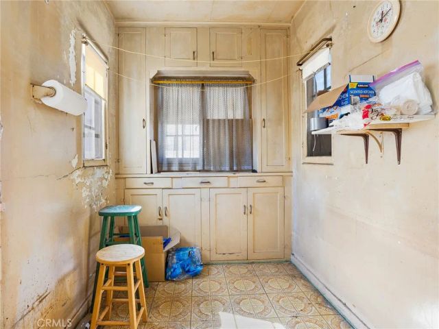 966 E Glenoaks Boulevard, Glendale, CA 91207