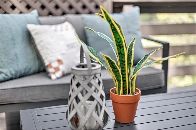 97 Clarewood Ln, Oakland, CA 94618